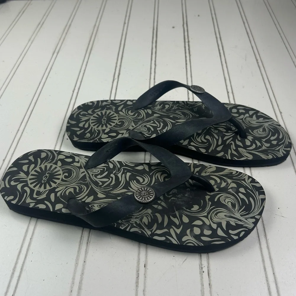 UGG Black Patterned Flip Flop Thong Sandals Women’s Size 7